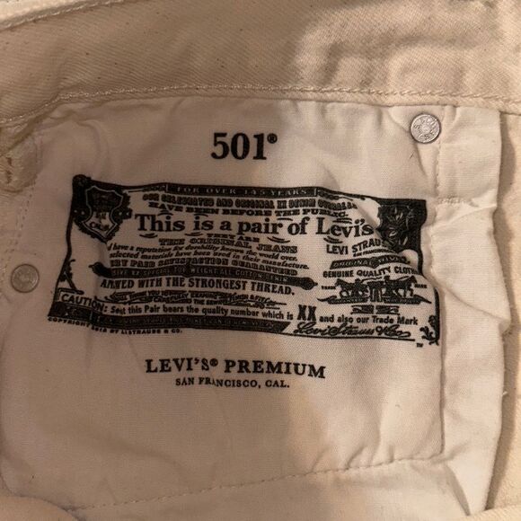 LEVI’S 28 501 High Rise Button Fly Ivory Distressed Raw Fringe Hem Denim Shorts - Picture 10 of 14